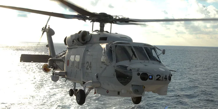 Japonya’da 2 askeri helikopter düştü