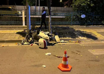Motosiklet ağaca çarptı, sürücü hayatını kaybetti