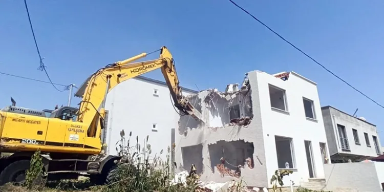 Bursa Mudanya’da 5 yılda 40 kaçak yapı yıkıldı