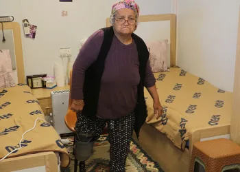 Protez bacağıyla hayata tutundu