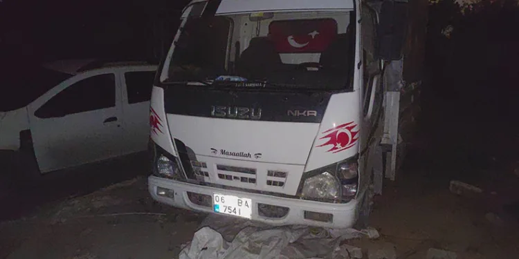 At eti baskını: Kamyonetten at eti çıktı, ahırda ise 3 at bulundu