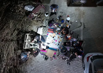 Tokat’ta vatandaşlar geceyi dışarıda geçiriyor