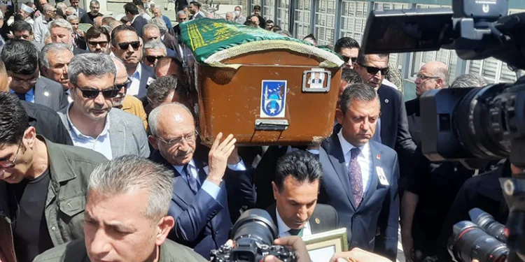 Özgür Özel, Levent Bayraktar’ın cenaze namazına katıldı