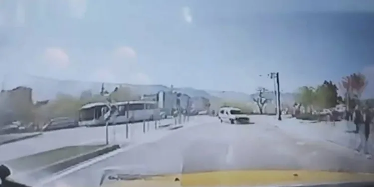 Bursa’da ters şeride girdi, faciadan dönüldü