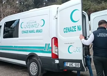 14 yaşındaki kız, babasını bıçaklayarak öldürdü