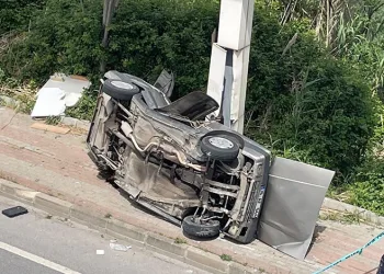 Bursa’da hurdaya dönen araçtan sağ çıktılar