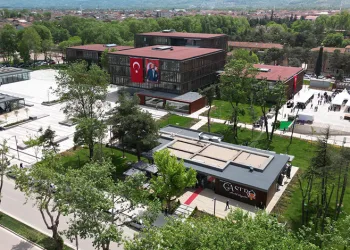 İnegöl’ün Nöbetçi Kütüphanesi açıldı