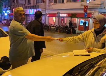 Bursa’da vatandaş bankamatikte unutulan parayı polise teslim etti