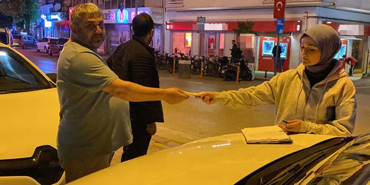 Bursa’da vatandaş bankamatikte unutulan parayı polise teslim etti
