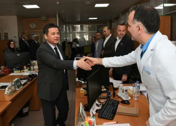 Erkan Aydın belediye personelini ziyaret etti