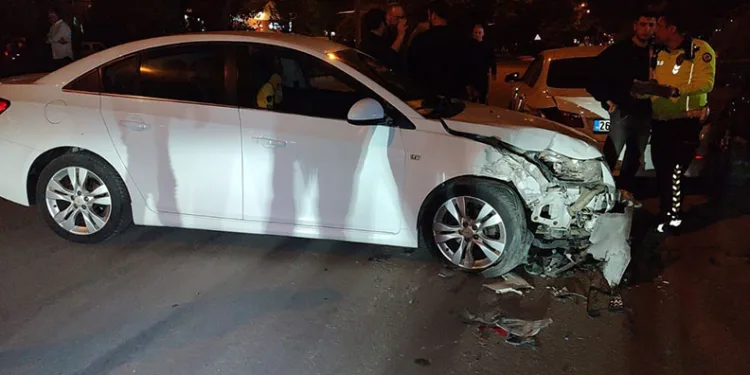 Alkollü sürücü makas atarken kaza yaptı