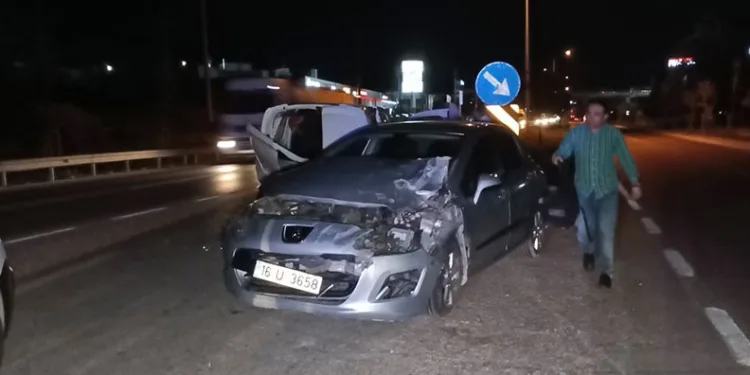 Bursa’da otomobil ile hafif ticari araç çarpıştı: 9 yaralı
