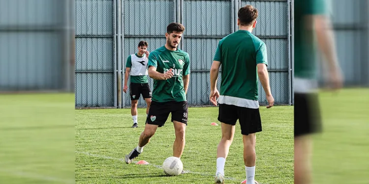 Bursaspor, pas ve sonuçlandırma çalışması yaptı