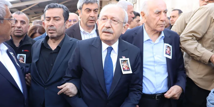 Kemal Kılıçdaroğlu, CHP Kayseri İl Başkanı’nın oğlunun cenazesine katıldı