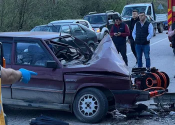 Ordu’da iki otomobil kafa kafaya çarpıştı: 9 yaralı