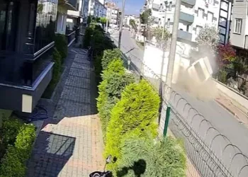 Bursa’da minibüs ile kamyonet çarpıştı: 3 yaralı
