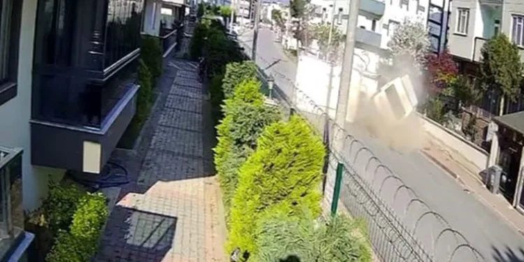 Bursa’da minibüs ile kamyonet çarpıştı: 3 yaralı