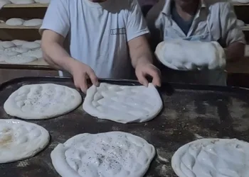 Erciş’te indirimli ekmek satan fırıncı tepki alıyor