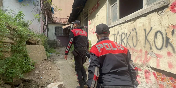 Bursa’da metruk binalara baskın