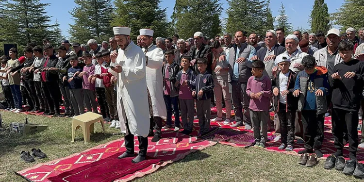 Yağmur duasına çıkıp 4 bin kişilik hayır yaptılar