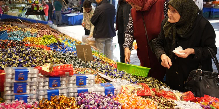 Bayram şekerleri tezgahlardaki yerini aldı