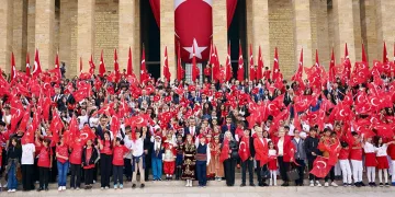 Bakan Tekin, çocuklarla Anıtkabir’de