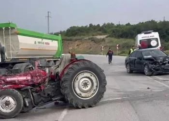Bursa’da traktör ile otomobil çarpıştı: 3 yaralı