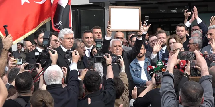 Mustafa Bozbey mazbatasını aldı