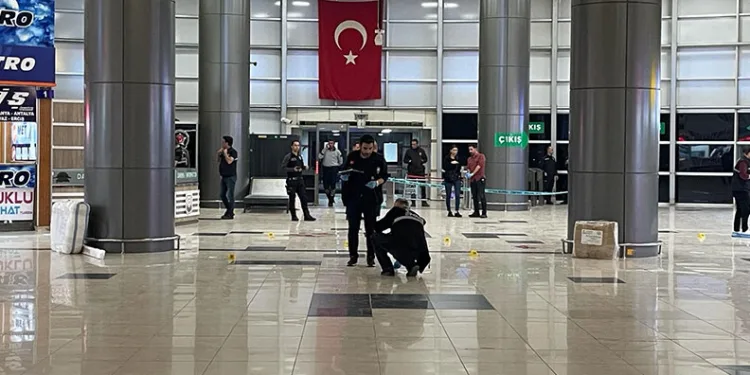 Terminalde silahlı kavga: 10 yaralı