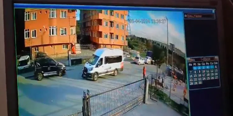Servis minibüsü, 7 yaşındaki çocuğu ezdi