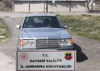 Çalıntı otomobilden uyuşturucu ele geçirildi