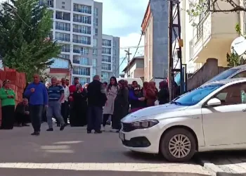 Annesini ve abisini öldürdü, babası ve kız kardeşini yaraladı