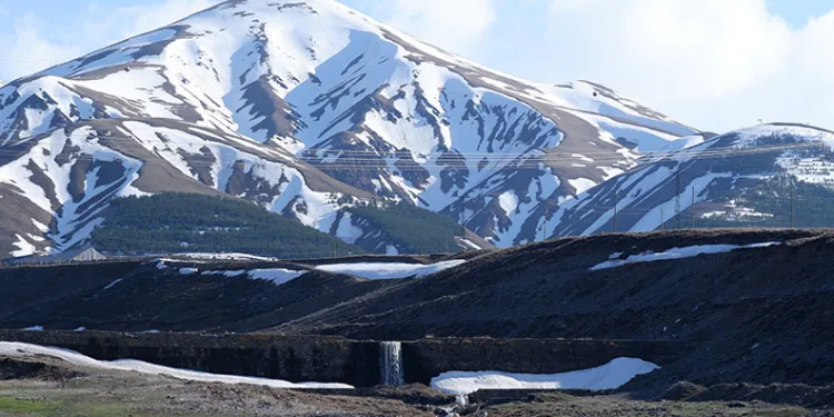 Erzurum’da karlı bahar