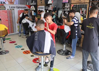 Banka sırası değil, tıraş kuyruğu