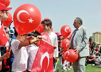 Talas’ta 23 Nisan coşkusu alanlardan taştı