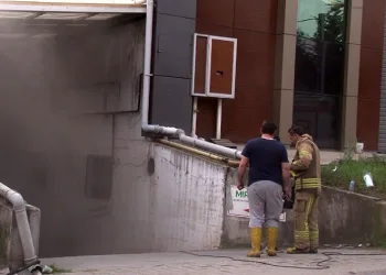 Ataşehir’de işyerinde çıkan yangın korkuttu