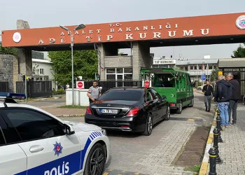 Eski Bakan’nın cenazesi adli tıp kurumuna getirildi