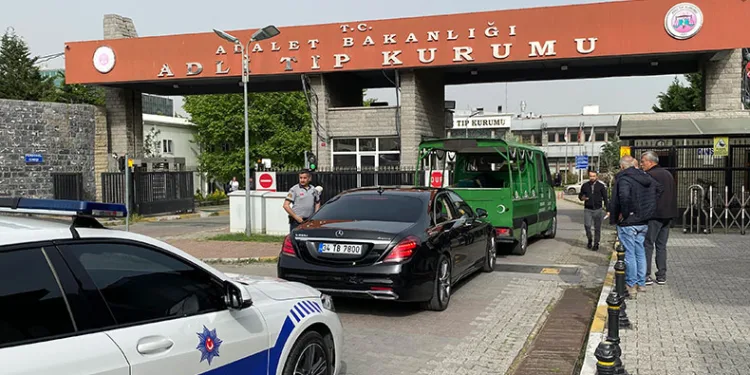 Eski Bakan’nın cenazesi adli tıp kurumuna getirildi