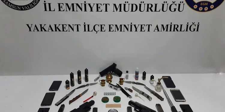 Şüpheli araçta çok sayıda suç aleti ele geçirildi