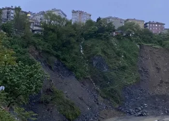 Gaziosmanpaşa’da toprak kayması