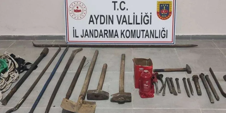 Kaçak kazı yapan 6 kişi suçüstü yakalandı