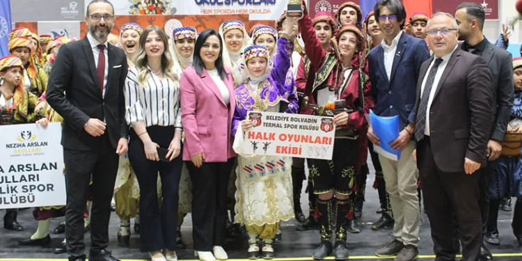 Halk oyunları yarışmaları sona erdi
