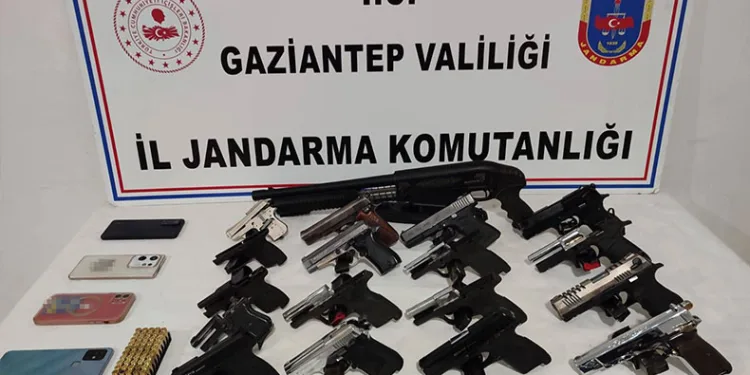 Gaziantep’te 18 adet ruhsatsız silah ele geçirildi
