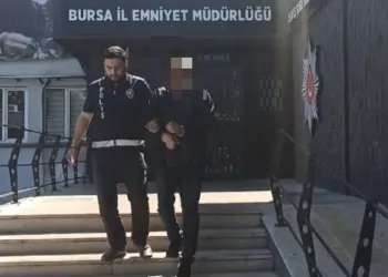 Polis oto hırsızını gökte ararken cezaevinde buldu