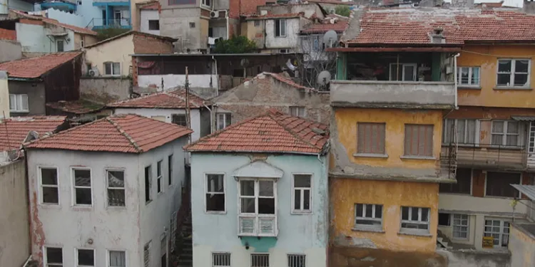 İzmir’in göbeğinde can çekişen tarih