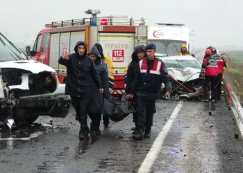 Diyarbakır’da feci kaza: 3 ölü, 2’si ağır 5 yaralı
