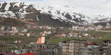 Hakkari dağları yeniden beyaza büründü