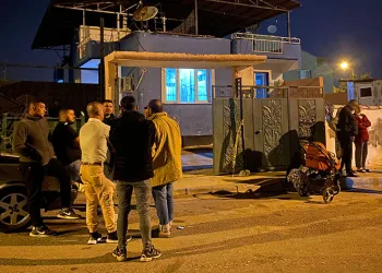 Karısını tüfekle öldürüp intihar etti