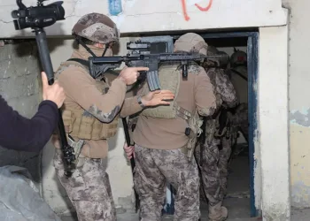 Mersin’de sanal dolandırıcılara eş zamanlı operasyon
