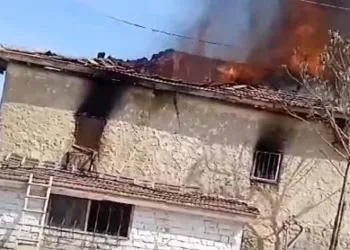 Boş ev kül oldu